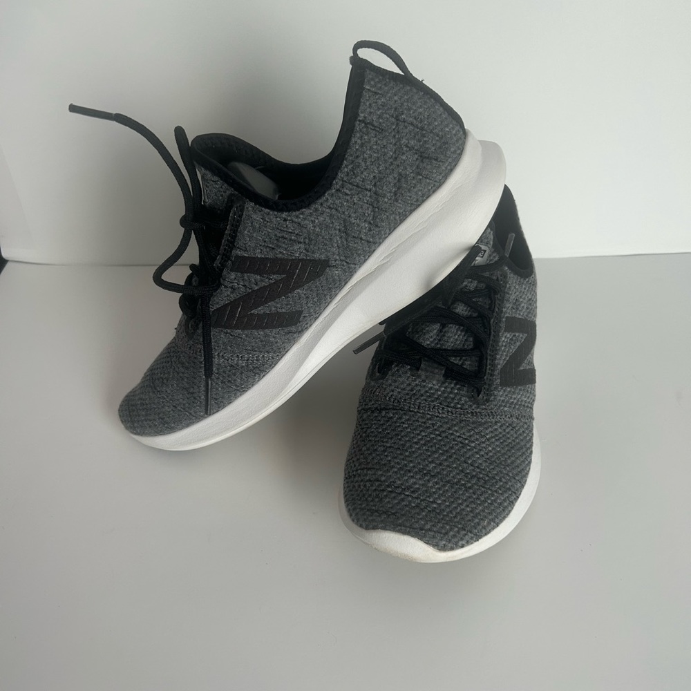 New balance Women’s tenis shoes size 8.5 excellent condition